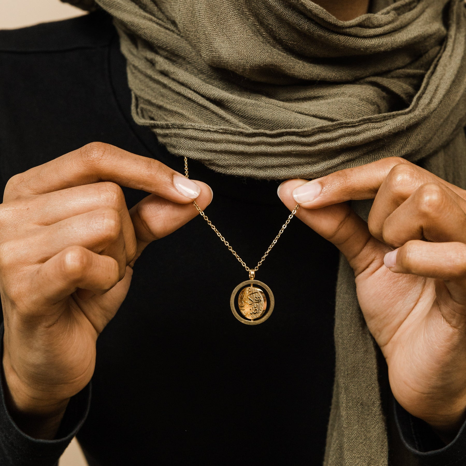 Collier "كل شيء يأتي بصبر"