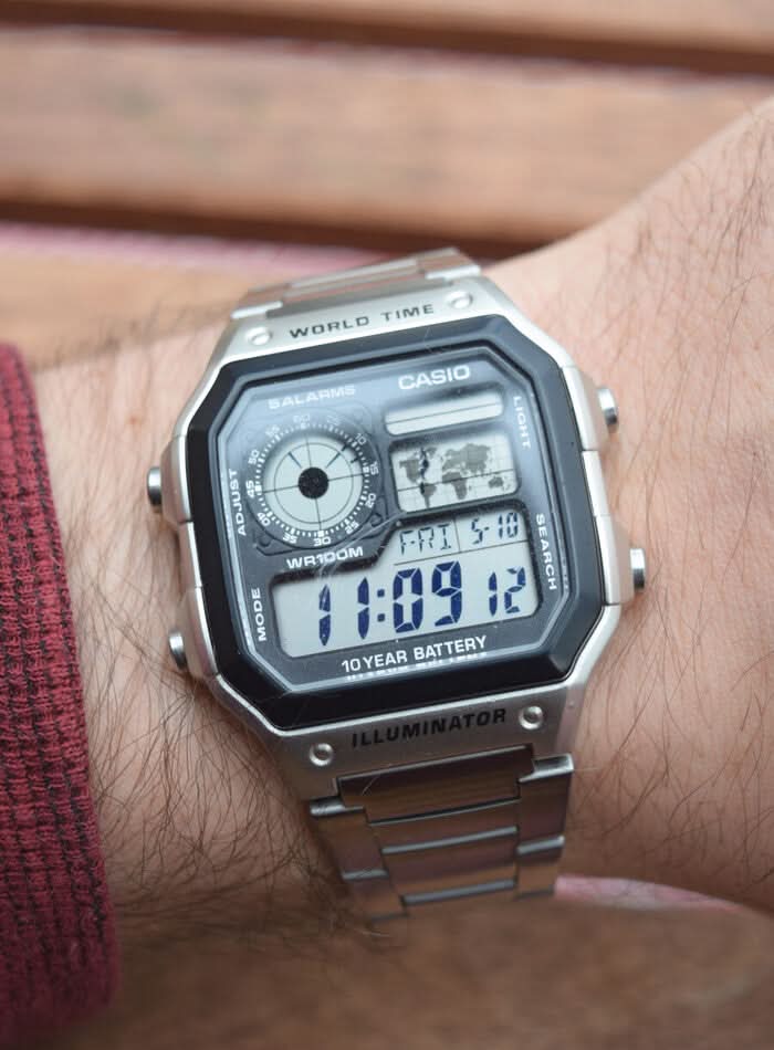 MONTRE CASIO AE-1200WHD-1AVDF