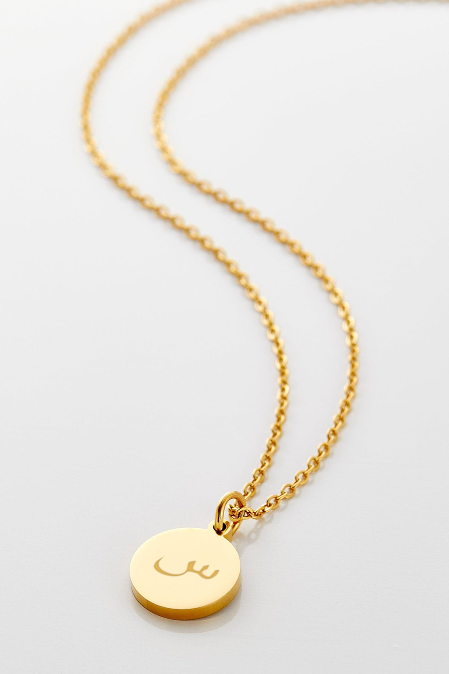 Petit collier rond initiale arabe